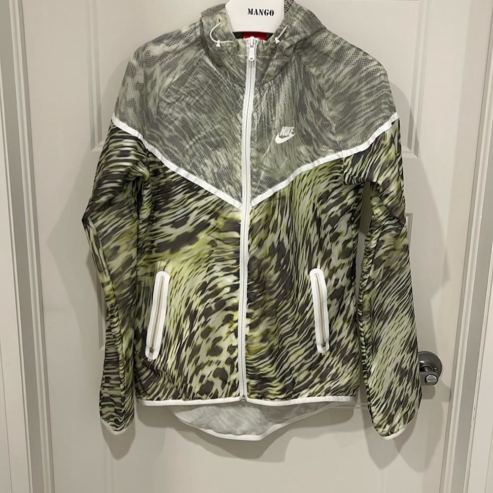 Nike wind breaker
